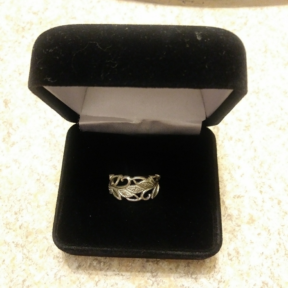 Size 5 sterling silver ring